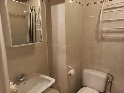 Salle de bains dans l'établissement Studio au pied des pistes avec balcon sud à Tignes - FR-1-449-32