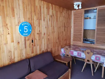 Coin salon dans l'établissement Studio au pied des pistes avec balcon sud à Tignes - FR-1-449-32