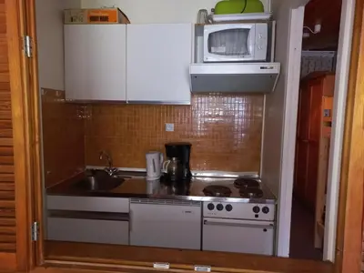 Cuisine ou kitchenette dans l'établissement Studio au pied des pistes avec balcon sud à Tignes - FR-1-449-32