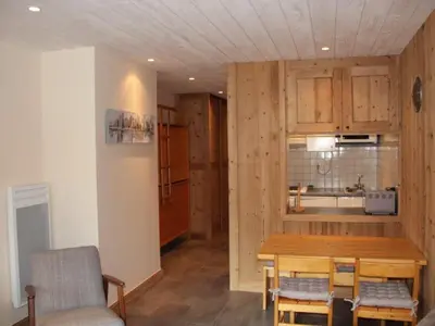 Cuisine ou kitchenette dans l'établissement Confort 2 pièces pied des pistes avec balcon et parking à Tignes - FR-1-449-57