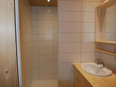 Salle de bains dans l'établissement Studio cosy au Val-Claret, Tignes, ski aux pieds, vue montagne - FR-1-449-124
