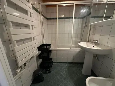 Salle de bains dans l'établissement Confort 2 Pièces Sud-Ouest Tignes, Ski aux Pieds - FR-1-449-135