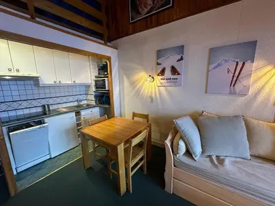 Cuisine ou kitchenette dans l'établissement Confort 2 Pièces Sud-Ouest Tignes, Ski aux Pieds - FR-1-449-135