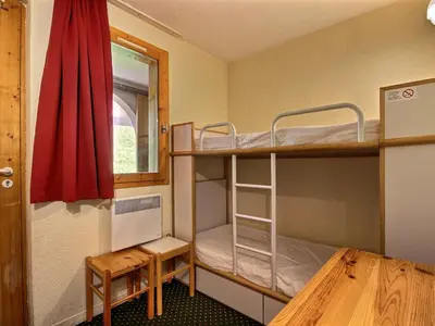 Un ou plusieurs lits superposés dans un hébergement de l'établissement Studio rez-de-pistes accessible handicapés, 4 personnes - FR-1-455-24
