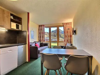 Cuisine ou kitchenette dans l'établissement Studio rez-de-pistes accessible handicapés, 4 personnes - FR-1-455-24