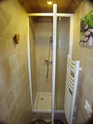 Salle de bains dans l'établissement Chalet l'Avalin