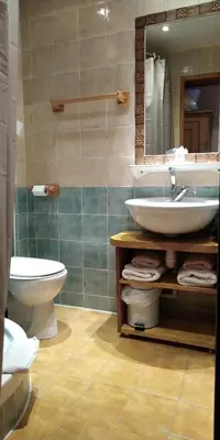 Salle de bains dans l'établissement Le Dôme