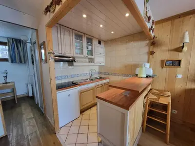 Cuisine ou kitchenette dans l'établissement T2 sud 500m pistes, balcon, Wifi, 5 pers - FR-1-449-23