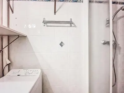 Salle de bains dans l'établissement Apartment Horizon 2000 - Le Lac by Interhome