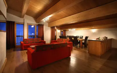 Coin salon dans l'établissement Chalet des Neiges : La Cime Des Arcs