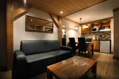 Cuisine ou kitchenette dans l'établissement Chalet des Neiges : La Cime Des Arcs
