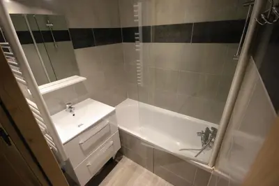 Salle de bains dans l'établissement Appartement Le Thuria