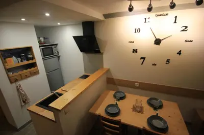 Cuisine ou kitchenette dans l'établissement Appartement Le Thuria