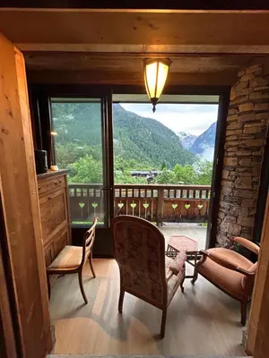 Vue générale sur la montagne ou vue sur la montagne depuis le chalet