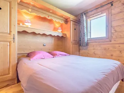 Un ou plusieurs lits dans un hébergement de l'établissement Appartement ski aux pieds, 2 chambres, parking couvert inclus - FR-1-352-4