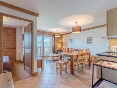 Cuisine ou kitchenette dans l'établissement Appartement ski aux pieds, 2 chambres, parking couvert inclus - FR-1-352-4