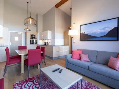 Cuisine ou kitchenette dans l'établissement Superbe apt 4 pièces avec piscine, spa, salle de fitness, parking et WIFI inclus aux Arcs 1800 - FR-1-352-45