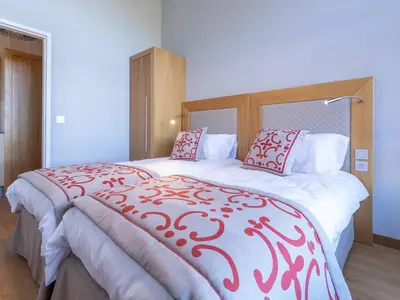 Un ou plusieurs lits dans un hébergement de l'établissement Superbe apt 4 pièces avec piscine, spa, salle de fitness, parking et WIFI inclus aux Arcs 1800 - FR-1-352-45