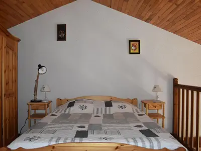 Un ou plusieurs lits dans un hébergement de l'établissement Charmant appartement 2 pièces avec mezzanine, Pralognan-la-Vanoise - FR-1-464-5