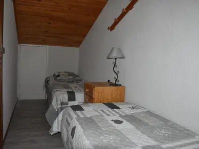 Un ou plusieurs lits dans un hébergement de l'établissement Charmant appartement 2 pièces avec mezzanine, Pralognan-la-Vanoise - FR-1-464-5