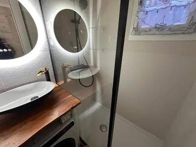 Salle de bains dans l'établissement Studio rénové avec grande terrasse ensoleillée - FR-1-464-2