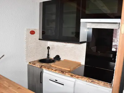 Cuisine ou kitchenette dans l'établissement Studio rénové avec grande terrasse ensoleillée - FR-1-464-2