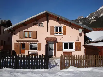 Vue générale sur la montagne ou vue sur la montagne depuis le chalet