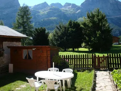 Vue générale sur la montagne ou vue sur la montagne depuis le chalet