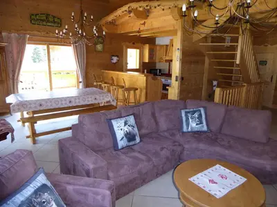 Coin salon dans l'établissement Chalet haut de gamme pour 10 pers., proche pistes, parking privé - FR-1-464-7