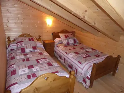 Un ou plusieurs lits dans un hébergement de l'établissement Chalet haut de gamme pour 10 pers., proche pistes, parking privé - FR-1-464-7