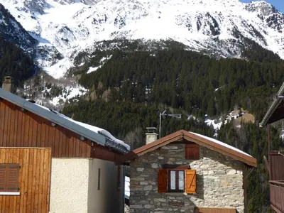 Vue générale sur la montagne ou vue sur la montagne depuis le chalet
