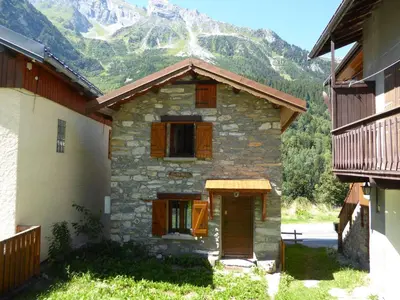 Vue générale sur la montagne ou vue sur la montagne depuis le chalet