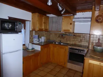 Cuisine ou kitchenette dans l'établissement Charmant chalet en pierre pour 6 pers. à Pralognan-la-Vanoise - FR-1-464-16