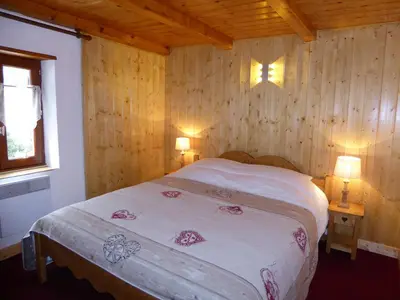 Un ou plusieurs lits dans un hébergement de l'établissement Charmant chalet en pierre pour 6 pers. à Pralognan-la-Vanoise - FR-1-464-16