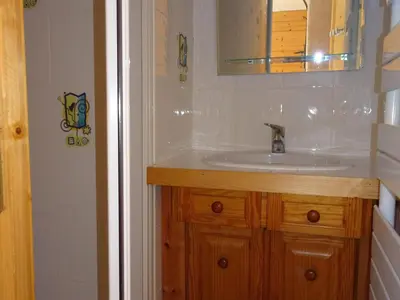 Salle de bains dans l'établissement Triplex confortable 12 pers, terrasse, garage, Champagny-en-Vanoise - FR-1-464-19