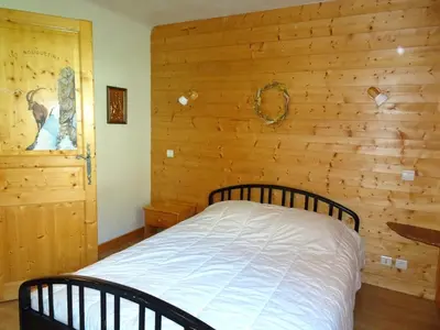 Un ou plusieurs lits dans un hébergement de l'établissement Triplex confortable 12 pers, terrasse, garage, Champagny-en-Vanoise - FR-1-464-19