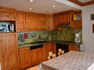 Plan de l'établissement Appartement 3 Pièces Près Téléphérique avec Garage Fermé - FR-1-464-24