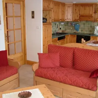 Appartement 3 Pièces Près Téléphérique avec Garage Fermé - FR-1-464-24