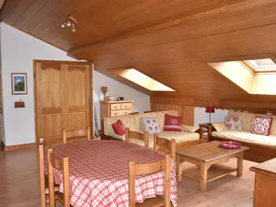 Coin salon dans l'établissement Grand duplex 6 personnes avec balcon dans les Alpes - FR-1-464-33