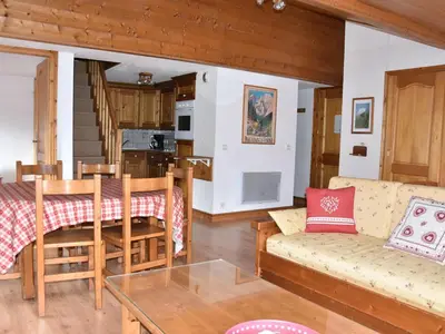 Coin salon dans l'établissement Grand duplex 6 personnes avec balcon dans les Alpes - FR-1-464-33