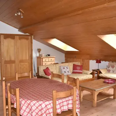 Grand duplex 6 personnes avec balcon dans les Alpes - FR-1-464-33