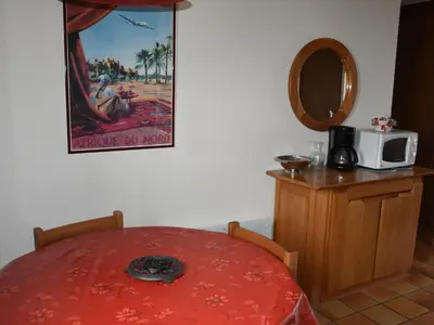 Cuisine ou kitchenette dans l'établissement Duplex ensoleillé avec piscine, proche pistes, balcon sud - FR-1-464-34