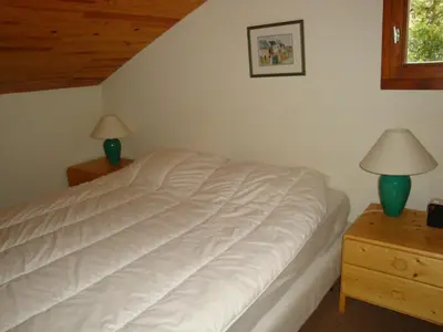 Un ou plusieurs lits dans un hébergement de l'établissement Duplex ensoleillé avec piscine, proche pistes, balcon sud - FR-1-464-34