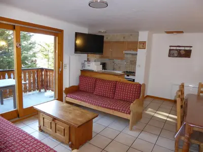 Cuisine ou kitchenette dans l'établissement Appartement spacieux avec grande terrasse et parking à Champagny-en-Vanoise - FR-1-464-37