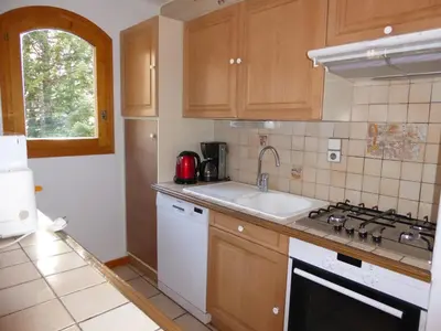 Cuisine ou kitchenette dans l'établissement Appartement spacieux avec grande terrasse et parking à Champagny-en-Vanoise - FR-1-464-37