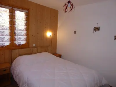 Un ou plusieurs lits dans un hébergement de l'établissement Appartement spacieux avec grande terrasse et parking à Champagny-en-Vanoise - FR-1-464-37