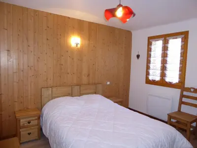 Un ou plusieurs lits dans un hébergement de l'établissement Appartement spacieux avec grande terrasse et parking à Champagny-en-Vanoise - FR-1-464-37