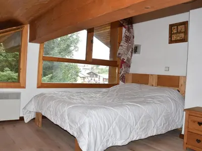 Un ou plusieurs lits dans un hébergement de l'établissement Chalet duplex 5 pièces, grande terrasse, 10 pers. - FR-1-464-38