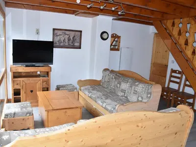 Télévision ou salle de divertissement dans l'établissement Chalet duplex 5 pièces, grande terrasse, 10 pers. - FR-1-464-38