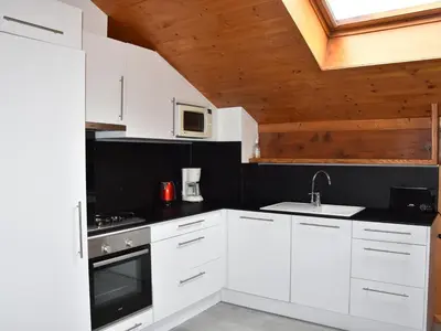Cuisine ou kitchenette dans l'établissement Chalet duplex 5 pièces, grande terrasse, 10 pers. - FR-1-464-38